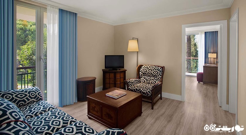 محوطه نشیمن سوئیت جونیور